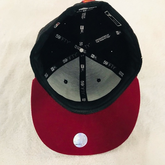 New Era's NBA Miami Heat Fitted Size 7 Black and Maroon Basketball Wool Cap - Picture 10 of 16